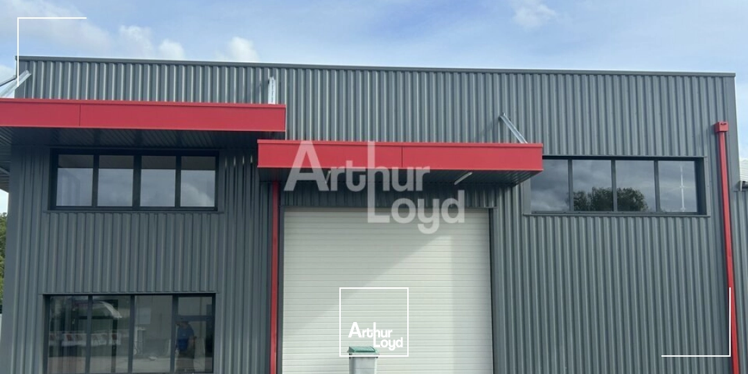 Aux portes de Vichy, dans une ZA simple d'accés, local d'activité de 250m2