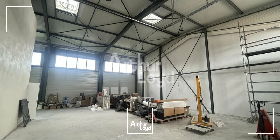 Aux portes de Vichy, dans une ZA simple d'accés, local d'activité de 250m2