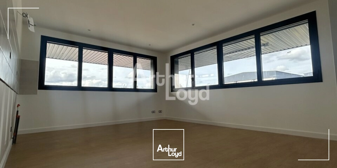 Aux portes de Vichy, dans une ZA simple d'accés, local d'activité de 250m2