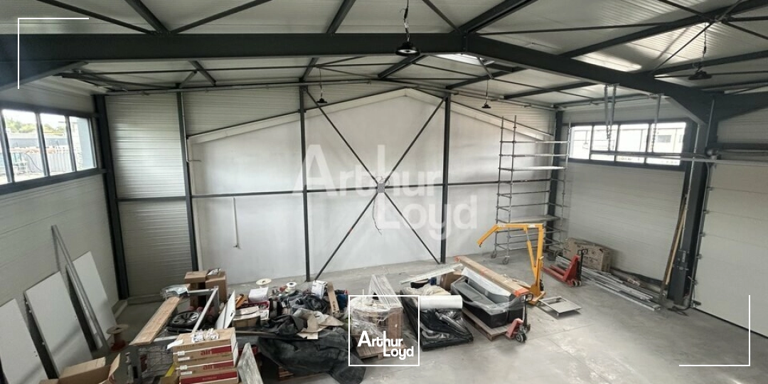 Aux portes de Vichy, dans une ZA simple d'accés, local d'activité de 250m2