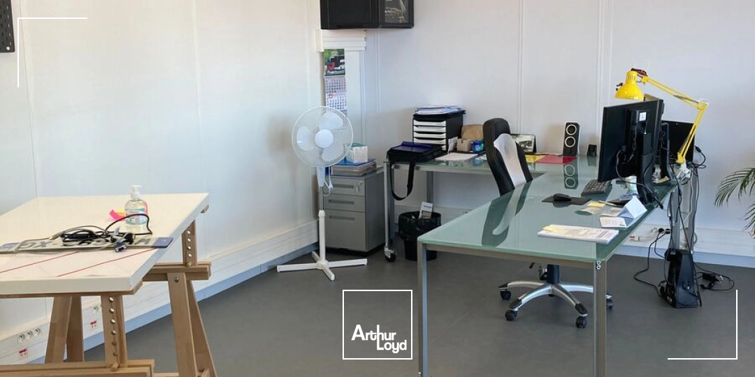 A LOUER - BUREAUX - 8 M2 A 250 M2 - CENTRE D'AFFAIRES LE PLESSIS BELLEVILLE