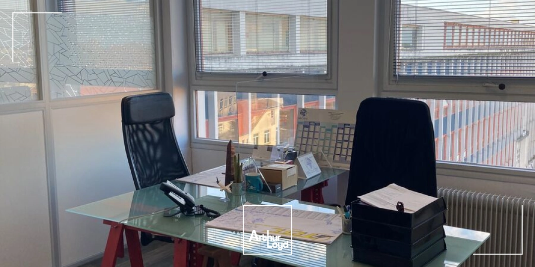 A LOUER - BUREAUX - 8 M2 A 250 M2 - CENTRE D'AFFAIRES LE PLESSIS BELLEVILLE