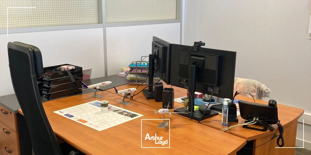 A LOUER - BUREAUX - 8 M2 A 250 M2 - CENTRE D'AFFAIRES LE PLESSIS BELLEVILLE