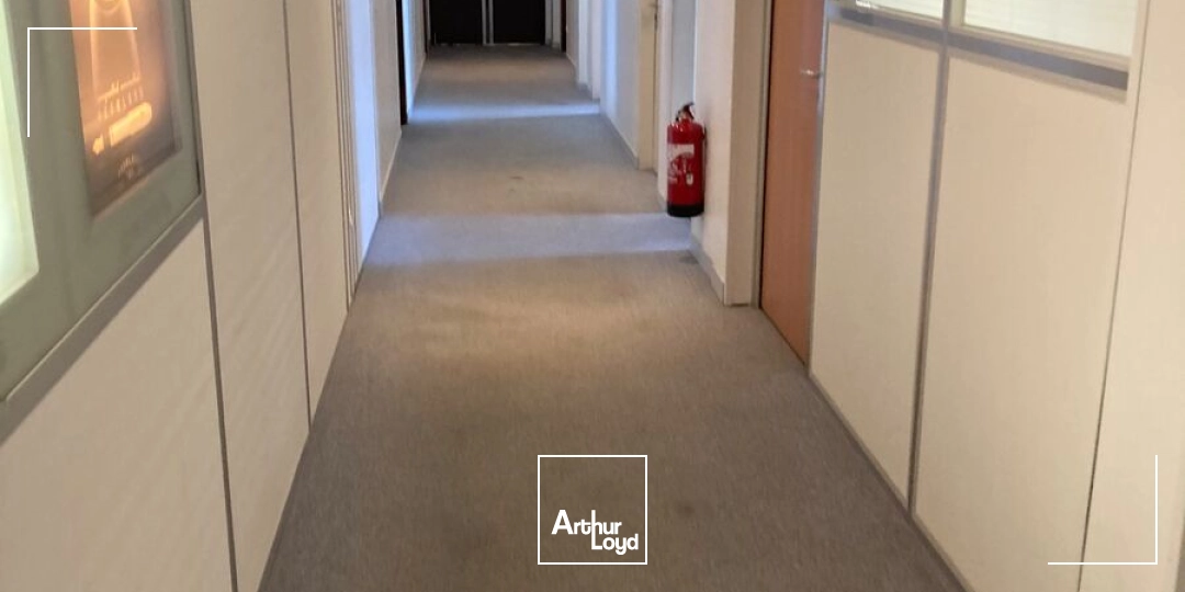 A LOUER - BUREAUX - 8 M2 A 250 M2 - CENTRE D'AFFAIRES LE PLESSIS BELLEVILLE