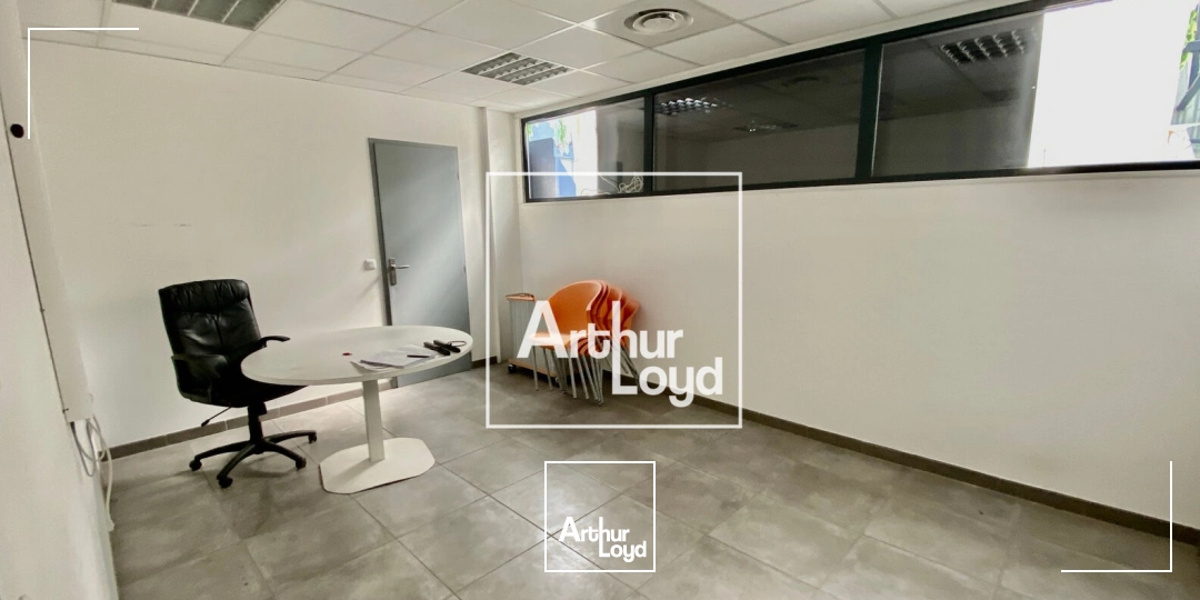 Locaux d'activité à louer - 405 m2 avec bureaux et accès poids lourds - St Jean de Védas