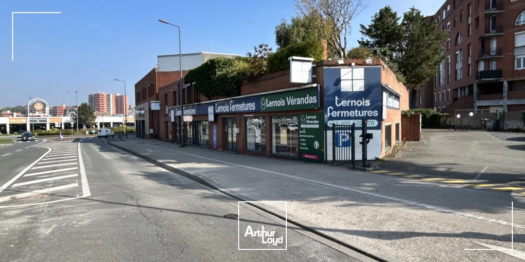 LOCAL COMMERCIAL DE 260M2 / AUSHOPPING V2 VILLENEUVE D'ASCQ - SUPERBE EFFET D'ENSEIGNE & PARKINGS VL EN NOMBRE, RARE SUR LE SECTEUR