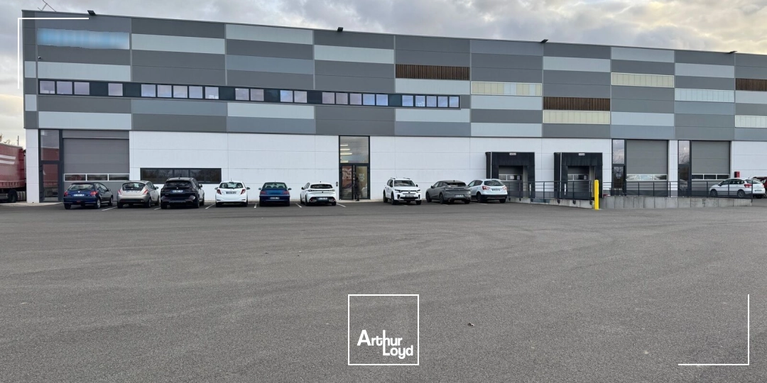 Bâtiment indépendant activité/bureaux très récent de 2887 m² - NEUVILLE SUR OISE