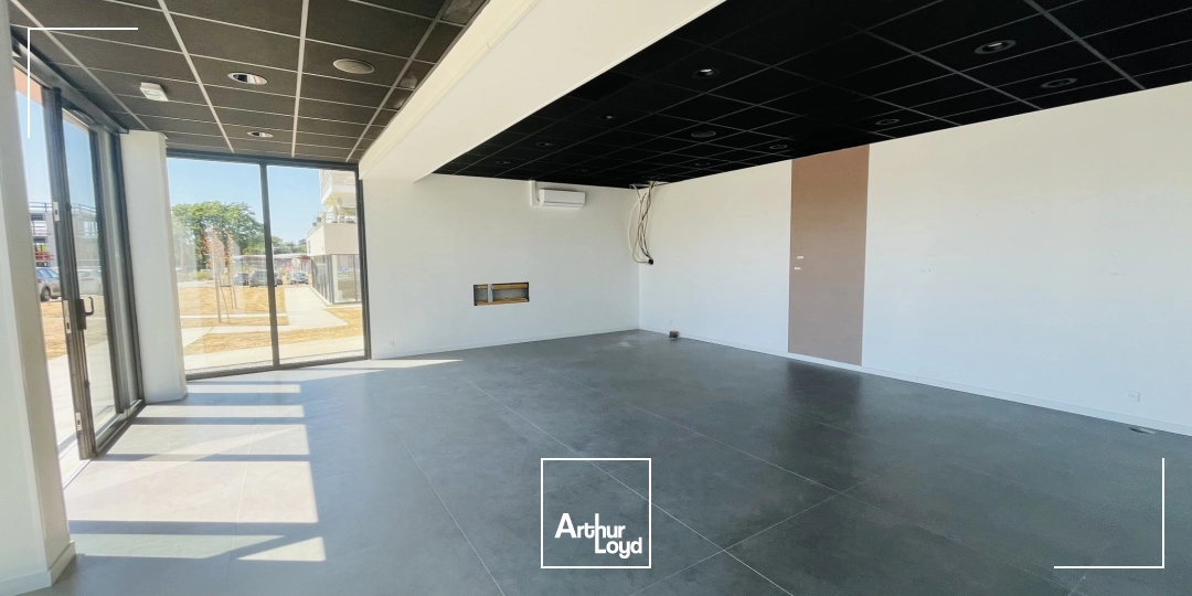 A LOUER - ST NAZAIRE - IMMACULEE - LOCAL COMMERCIAL - PROFESSIONNEL - 131 M1 - VISIBILITE - LECLERC