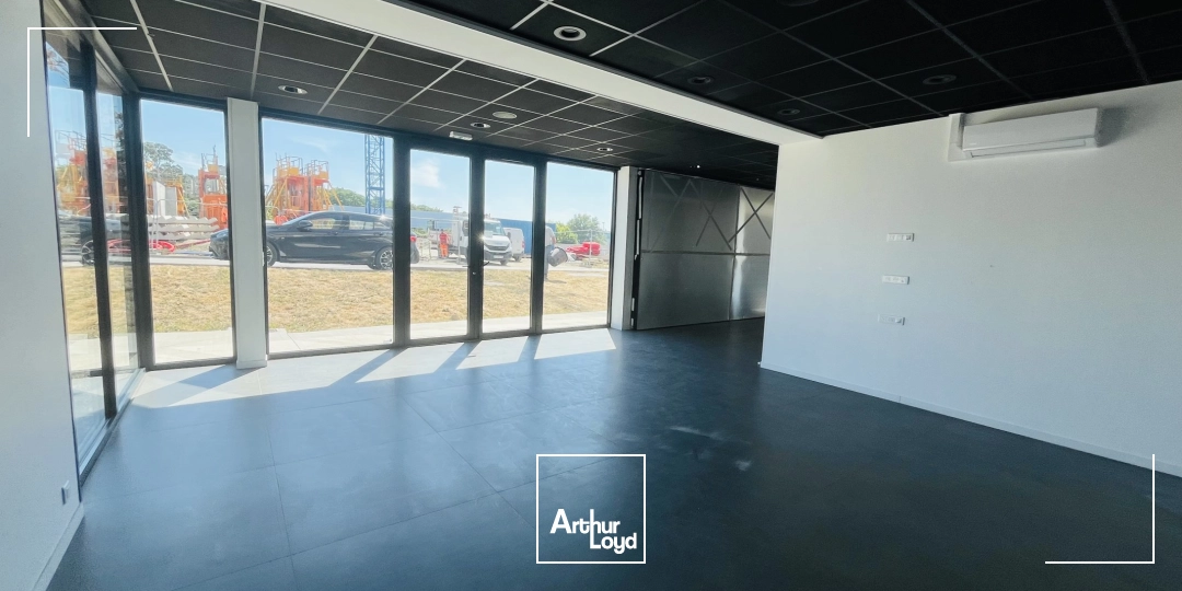 A LOUER - ST NAZAIRE - IMMACULEE - LOCAL COMMERCIAL - PROFESSIONNEL - 131 M1 - VISIBILITE - LECLERC