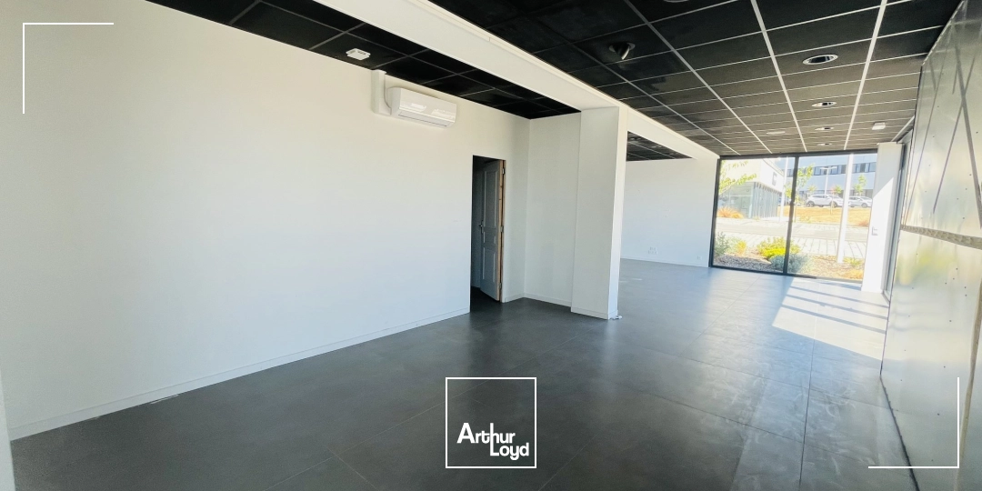 A LOUER - ST NAZAIRE - IMMACULEE - LOCAL COMMERCIAL - PROFESSIONNEL - 131 M1 - VISIBILITE - LECLERC