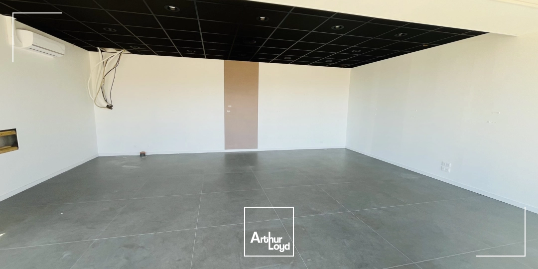 A LOUER - ST NAZAIRE - IMMACULEE - LOCAL COMMERCIAL - PROFESSIONNEL - 131 M1 - VISIBILITE - LECLERC