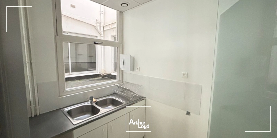 BUREAUX EN LOCATION-140 M²-CENTRE VILLE DE NANTES QUARTIER GRASLIN