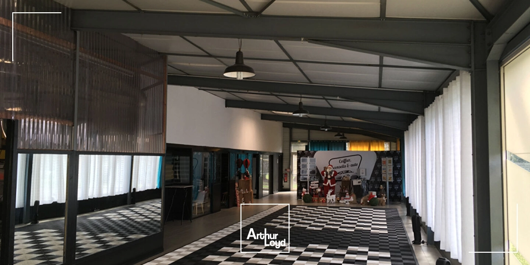 A LOUER - COUZEIX - Local commercial 500 m²