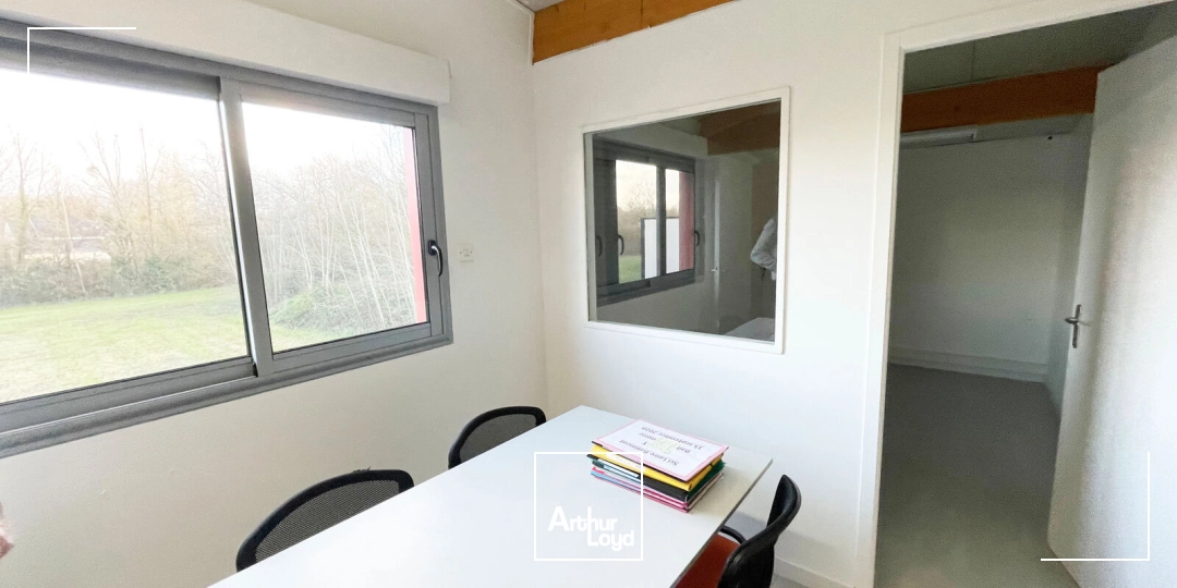 Locaux d'activité & Entrepôts - Vente - HERIC - 44810 - 210-210 - 7670097