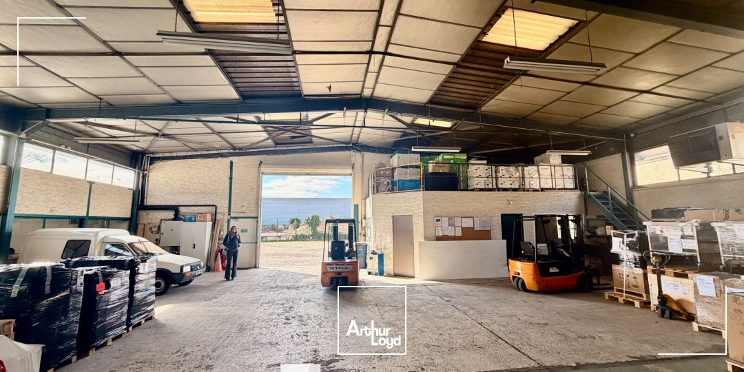 Locaux d'activité & Entrepôts - Location - DECINES CHARPIEU - 69150 - 372-372 - 7671396