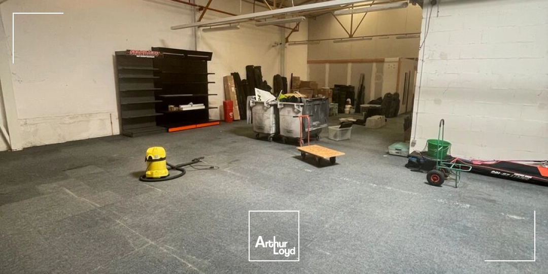 Locaux d'activité & Entrepôts - Location - LA CHAPELLE EN SERVAL - 60520 - 468-3766 - 7778664
