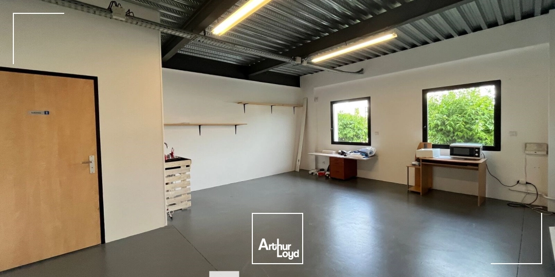 Locaux d'activité & Entrepôts - Location - SAINT PRIEST - 69800 - 340-340 - 7855845