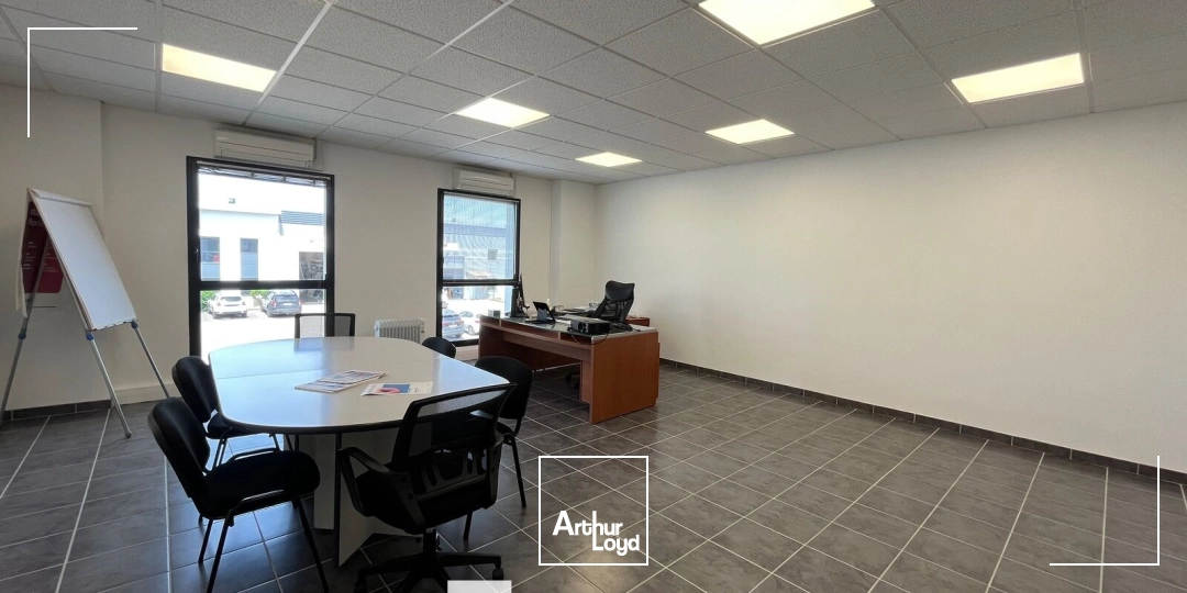 Locaux d'activité & Entrepôts - Location - SAINT PRIEST - 69800 - 340-340 - 7855844
