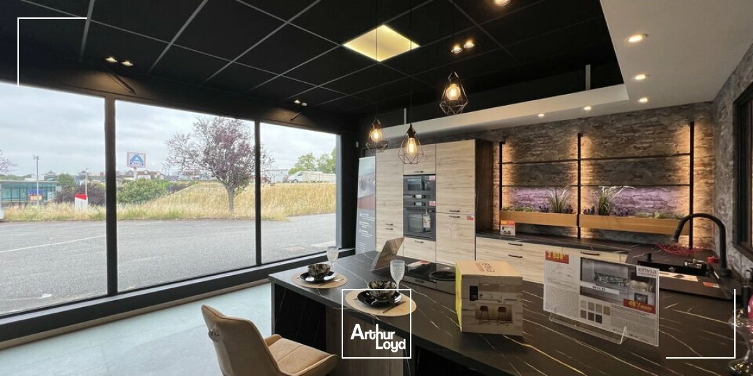 Locaux commerciaux - Vente - CHAMPNIERS - 16430 - 600-600 - 7879353