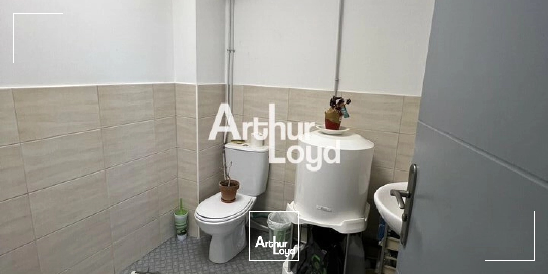 Bureaux - Location - FREJUS - 83600 - 100-100 - 7983543