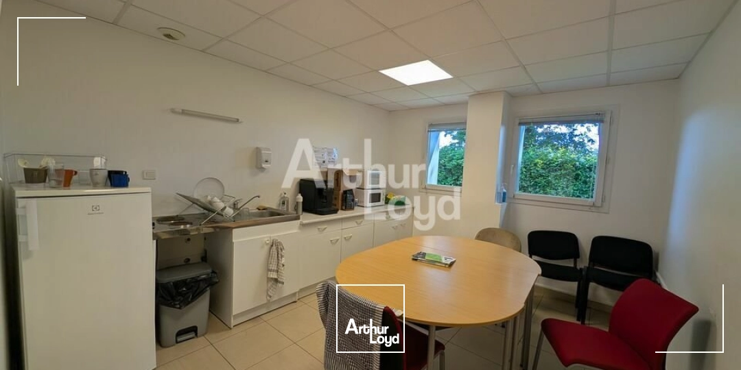Locaux d'activité & Entrepôts - Location - LA MÉZIÈRE - 35520 - 1020-1020 - 8014200