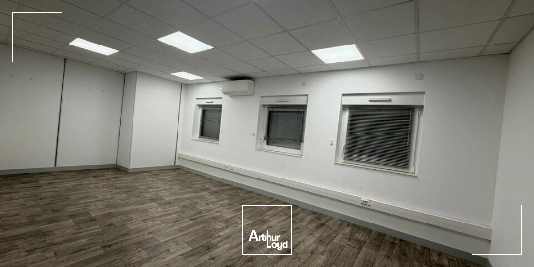 Locaux d'activité & Entrepôts - Vente - BOURGES - 18000 - 1800-1800 - 8019160