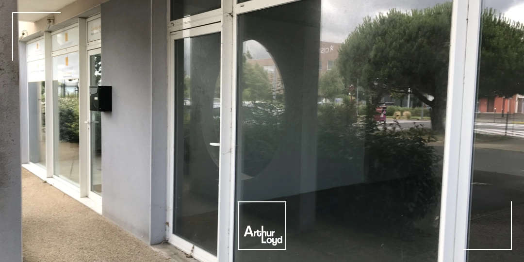Locaux commerciaux - Location - TRIGNAC - 44570 - 50.4-100.8 - 8036533