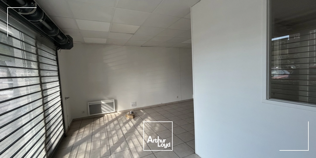 Locaux commerciaux - Location - TRIGNAC - 44570 - 50.4-100.8 - 8036536