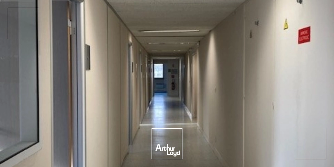 Bureaux - Location - MONTIGNY LE BRETONNEUX - 78180 - 755.8-755.8 - 8049666
