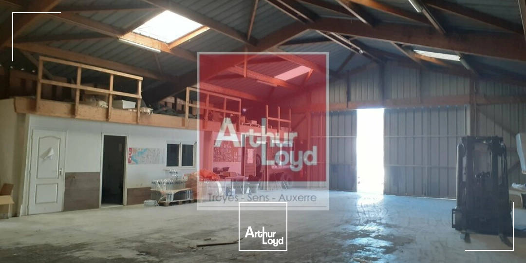 Locaux d'activité & Entrepôts - Location - LA CHAPELLE-SAINT-LUC - 10600 - 302-302 - 7025505