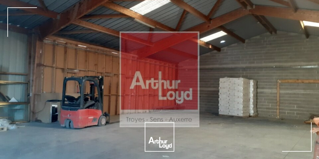 Locaux d'activité & Entrepôts - Location - LA CHAPELLE-SAINT-LUC - 10600 - 302-302 - 7025511