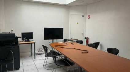 À LOUER  BUREAUX DE 600 M²  PROCHE LA ROCHE-SUR-YON  FONCTIONNELS, LUMINEUX, AVEC PLACES DE PARKING - Offre immobilière - Arthur Loyd