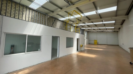 A LOUER LOCAL D'ACTIVITE 410 M2 LACROIX-SAINT-OUEN ZAC DES LONGUES RAYES - Offre immobilière - Arthur Loyd