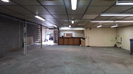 À louer  Local d'activité de 450 m² avec forte visibilité commerciale sur axe stratégique - Offre immobilière - Arthur Loyd