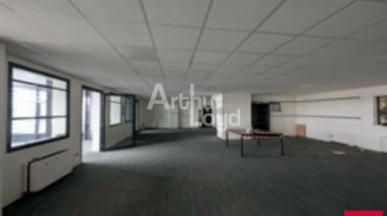 ZI SAINT BARTHÉLÉMY D'ANJOU LOCAL D'ACTIVITÉ 6&nbsp;100 M² A LOUER - Offre immobilière - Arthur Loyd