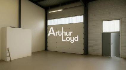 Location locaux 90 m² Fréjus - Emplacement stratégique proche A8 - Offre immobilière - Arthur Loyd