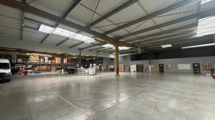 LOCAL LOGISTIQUE 2 000M² - A LOUER - LA ROCHE / YON NORD - Offre immobilière - Arthur Loyd