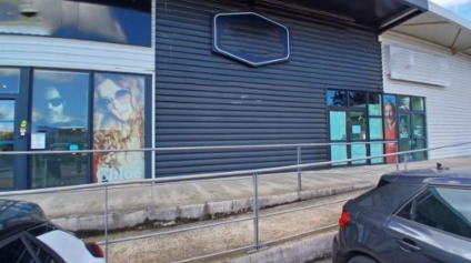 CARRE SUD - Face Décathlon - Beau local commercial à louer - Pas de droit d'entrée - Offre immobilière - Arthur Loyd