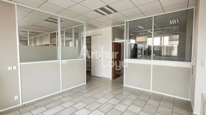 Local commercial / Bureau à vendre à Aix les bains-en emplacement 1bis - Offre immobilière - Arthur Loyd