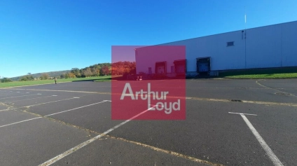 SECTEUR ISSOIRE A LOUER ENTREPOT 2000 M² AVEC QUAIS - Offre immobilière - Arthur Loyd