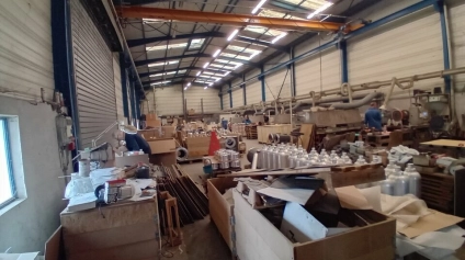 A VENDRE local d'activité spécial investisseur - Offre immobilière - Arthur Loyd