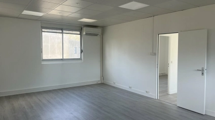 TOURS SUD - SAINT-AVERTIN LES GRANGES GALAND A10 - A LOUER 91 M² BUREAUX - 3 PARKINGS - Offre immobilière - Arthur Loyd