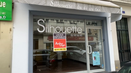 TOURS CENTRE HALLES COMMERCE A LOUER 38 M² AVEC CAVE - Offre immobilière - Arthur Loyd