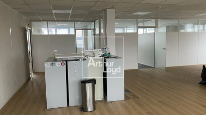 BUREAUX RENOVES MOISSY CRAMAYEL - Offre immobilière - Arthur Loyd