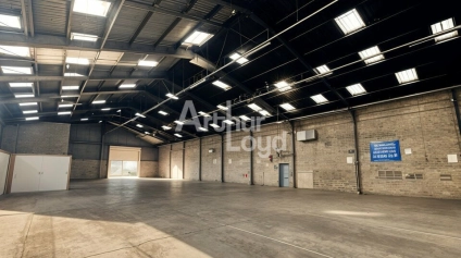 A LOUER - LOCAL D'ACTIVITE DE 885m2 AVEC TERRAIN - Offre immobilière - Arthur Loyd