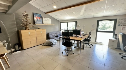 BUREAUX EN ÉTAGE AVEC PARKING ET GARAGE AU THOLONET - Offre immobilière - Arthur Loyd