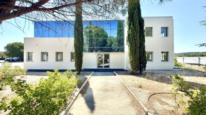 Immeuble de bureaux indépendant et rénové à louer sur le pôle d'activité d'Aix en Provence. - Offre immobilière - Arthur Loyd