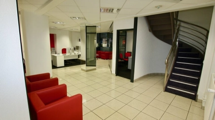 A LOUER - HÔTEL DE VILLE - BUREAUX 170 m2 + PARKINGS - Offre immobilière - Arthur Loyd