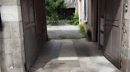 BUREAUX - CENTRE-VILLE - 161 m² ENVIRON AVEC 1GARAGE ET STATIONNEMENT - Offre immobilière - Arthur Loyd