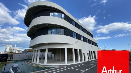 A VENDRE BUREAUX 92M2 - PROCHE PORT - SÈTE - IMMEUBLE ERP - Offre immobilière - Arthur Loyd